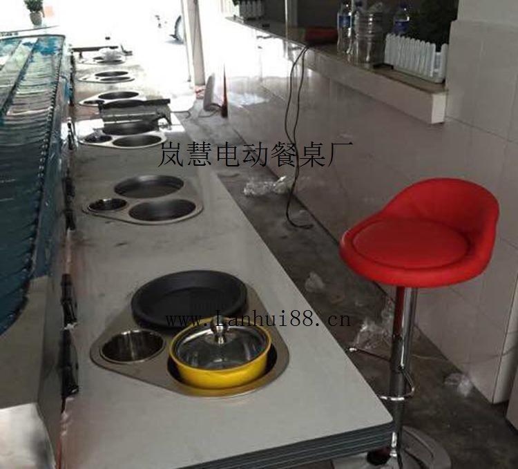 旋转小火锅自助烧烤设备自助餐传送带图片 异型转转烧烤加火锅一体旋转设备机器多少钱